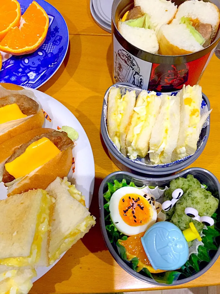 子供お弁当🍱  ハンバーグレタスサンド＆たまごトーストサンド  竹輪の磯辺揚げ  半熟卵  ごま塩  みかん🍊|ch＊K*∀o(^^*)♪さん