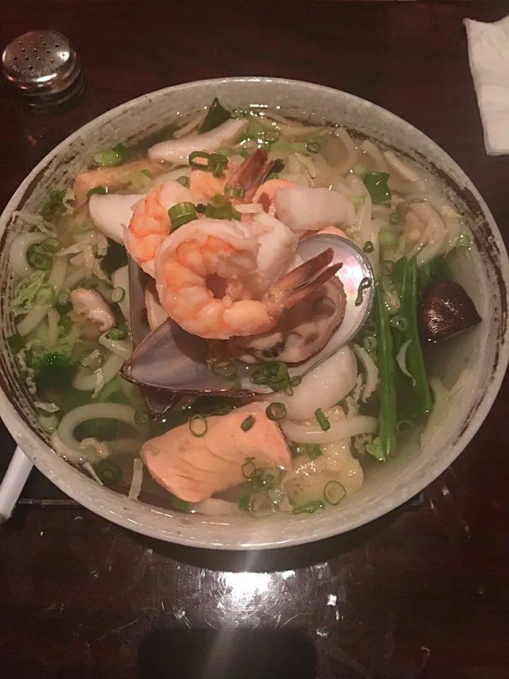 My mom got seafood udon|huy toさん