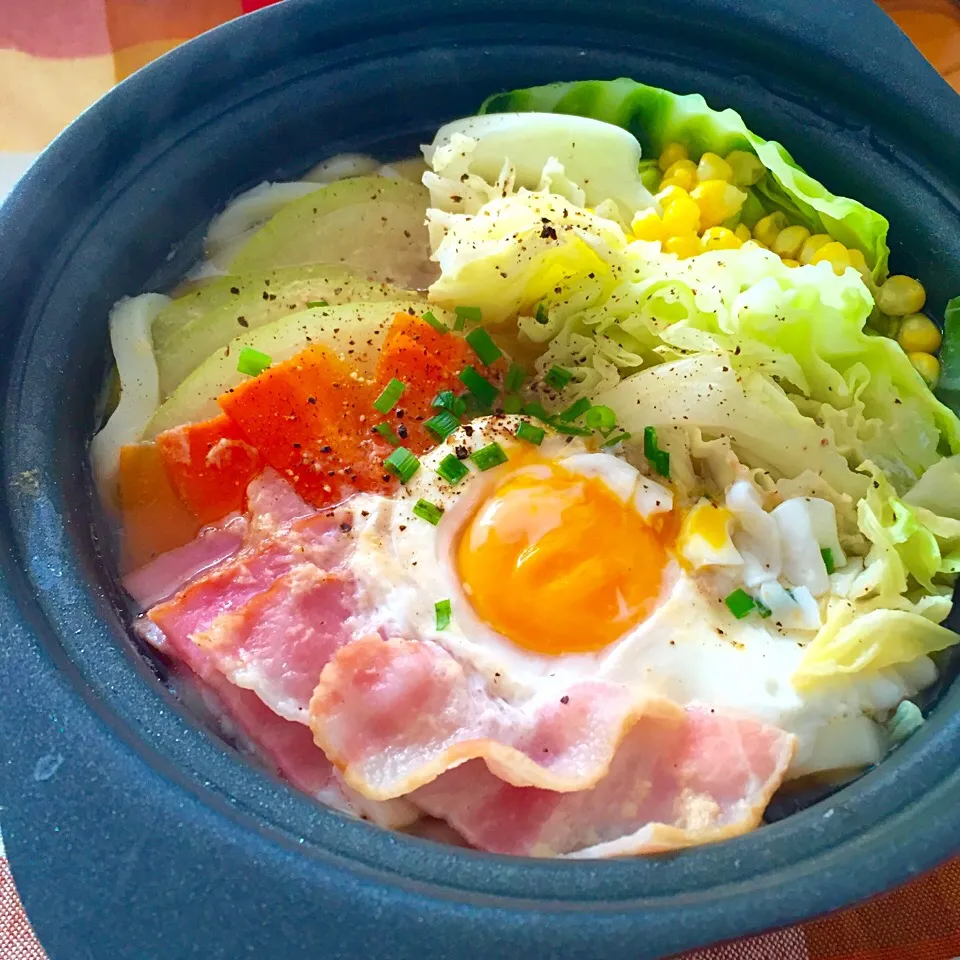 ニトリのちいさなお鍋DE洋風鍋焼きうどん|カウンター嬢さん