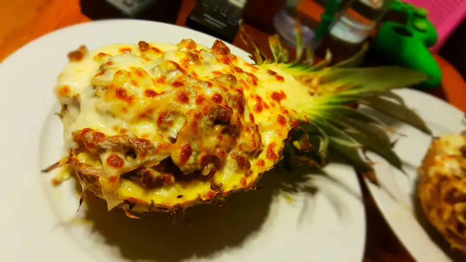 steak, mushrooms, shallot, pineapple. all mixed in a pineapple cream sauce. stuffed in a pineapple with  mozzarella cheese|Michael M Schleyerさん