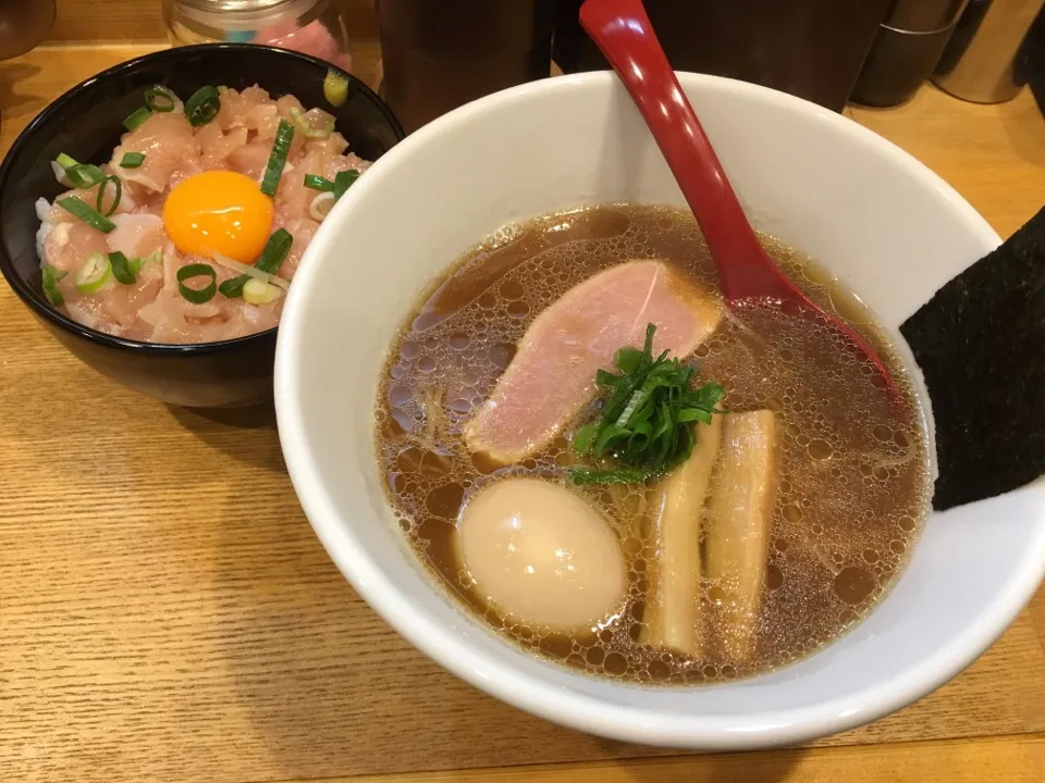 とろ玉醤油らーめん＋古白鶏のユッケ丼|マロさん