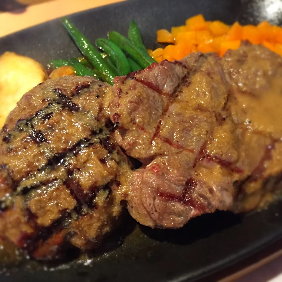 ハンバーグステーキとサーロインステーキランチ🍖|buhizouさん