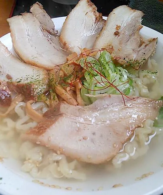 塩ラーメンにチャーシューをトッピング|zeroweb_bossさん