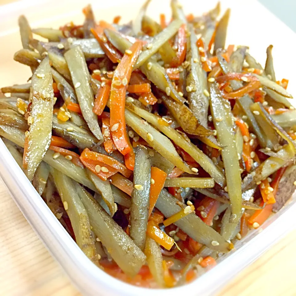 今回はごぼう太めにカットしましたょ〜💞きんぴらごぼう🎵|🍓ふみふみ🍓さん