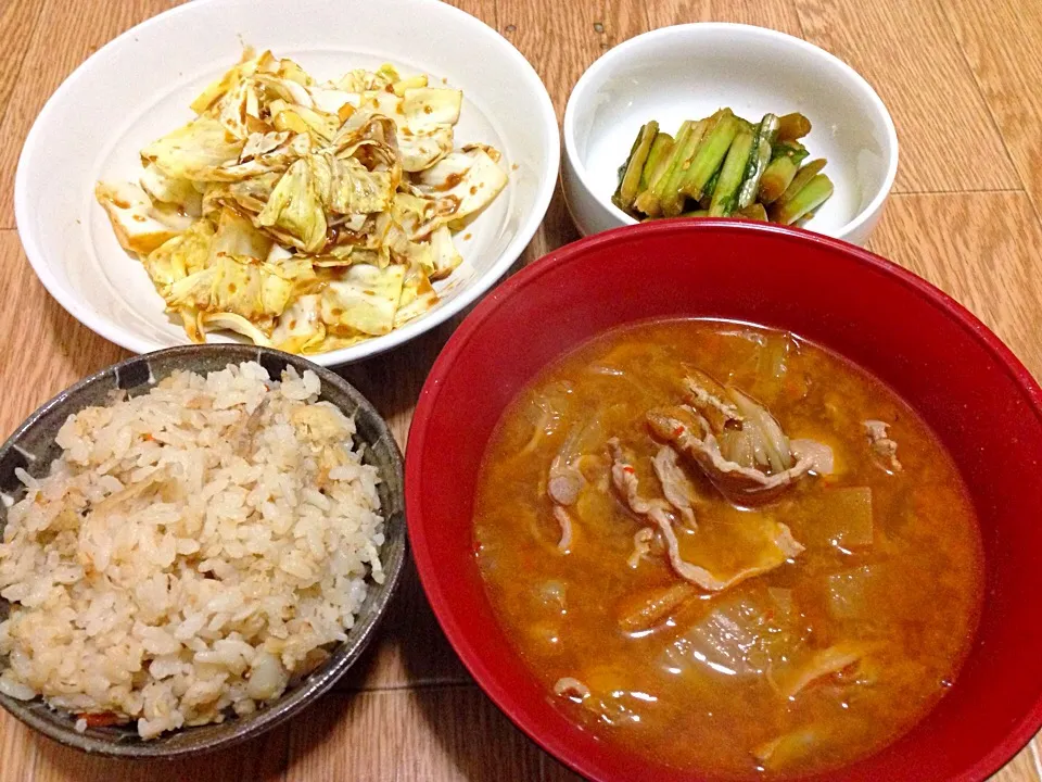 ケンタッキーフライドチキンの炊き込みご飯
ピリ辛な鴨汁
自家製ニンニク醤油野沢菜漬け
キャベツの味噌炒め|ちゃびきゅさん