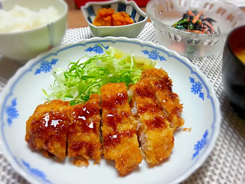 とんかつ・かぼちゃの煮物・ひじきと小松菜のサラダ|なべちゃんさん