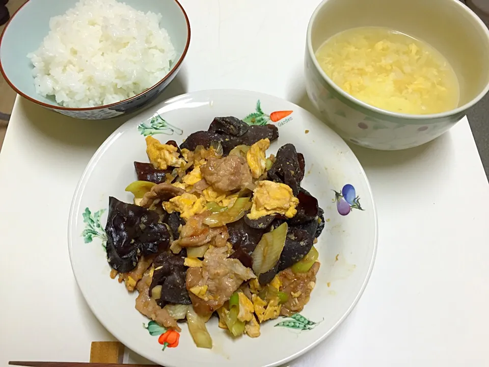 Snapdishの料理写真:豚こま、きくらげと玉子炒め|utayataさん