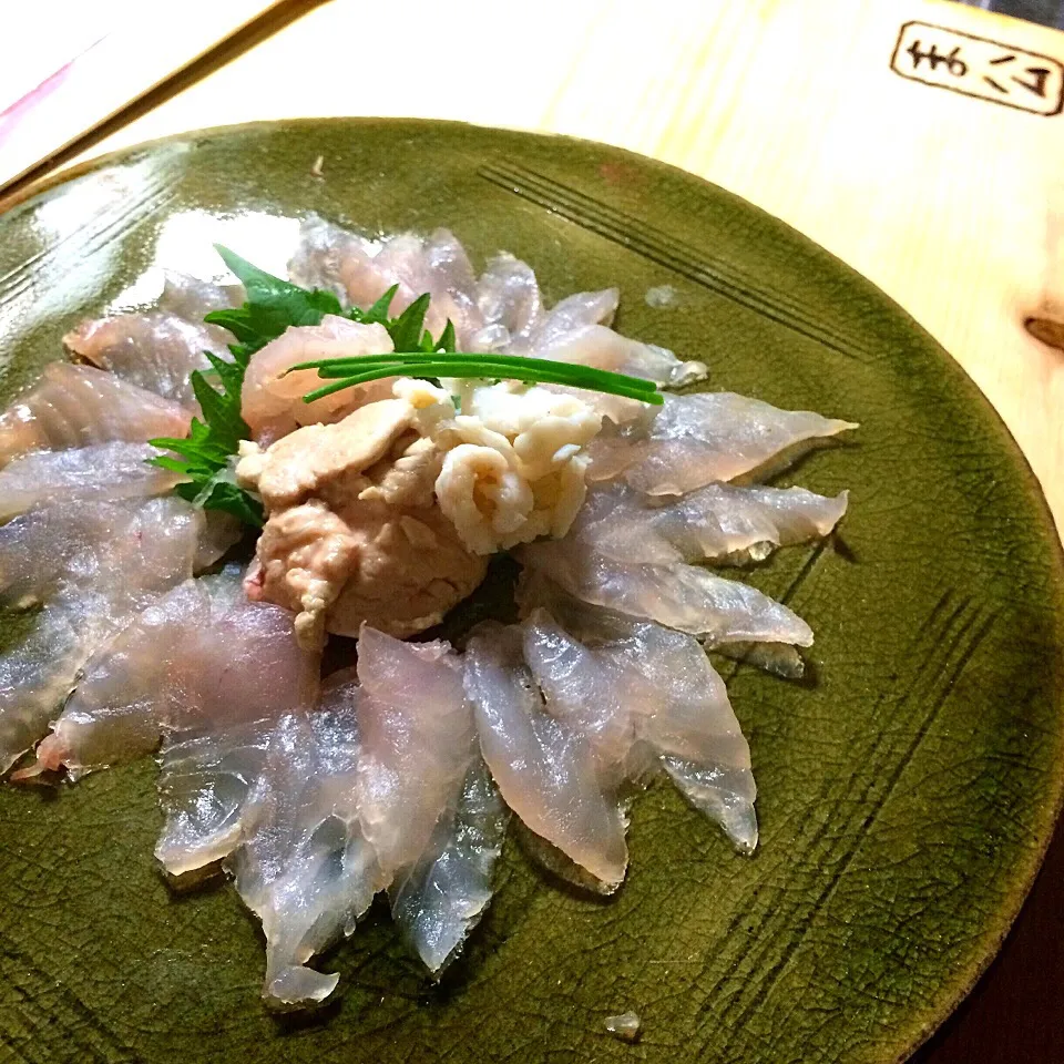 相模湾 釣 カワハギ造り 肝と薄皮の湯引き添え。|まる(丸大豆)さん