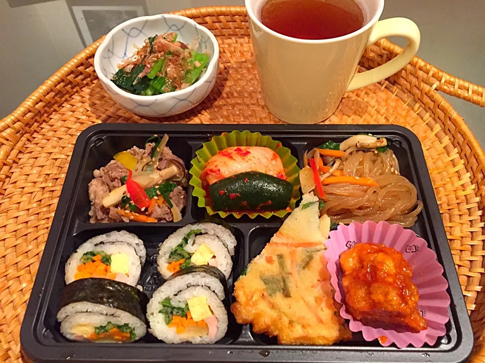 キンパ？キムパ？が食べたくなって、衝動買いしたお弁当😋で夜ご飯☆|Tomomi Booさん