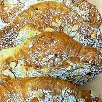 Almond Crossiants from Pinky's Bakery #almond #crossiants #sweet #sugar #yummy #bakery #bread #frenchcuisine|Evangelina Guevaraさん