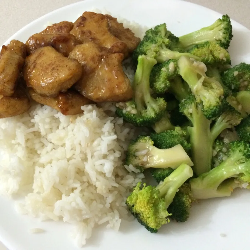 Steamed Rice, Garlic Broccoli, Orange Ginger "Chickn"|Milka Papricaさん