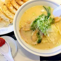 Snapdishの料理写真:仙台辛み噌ラーメン&餃子|hirohさん