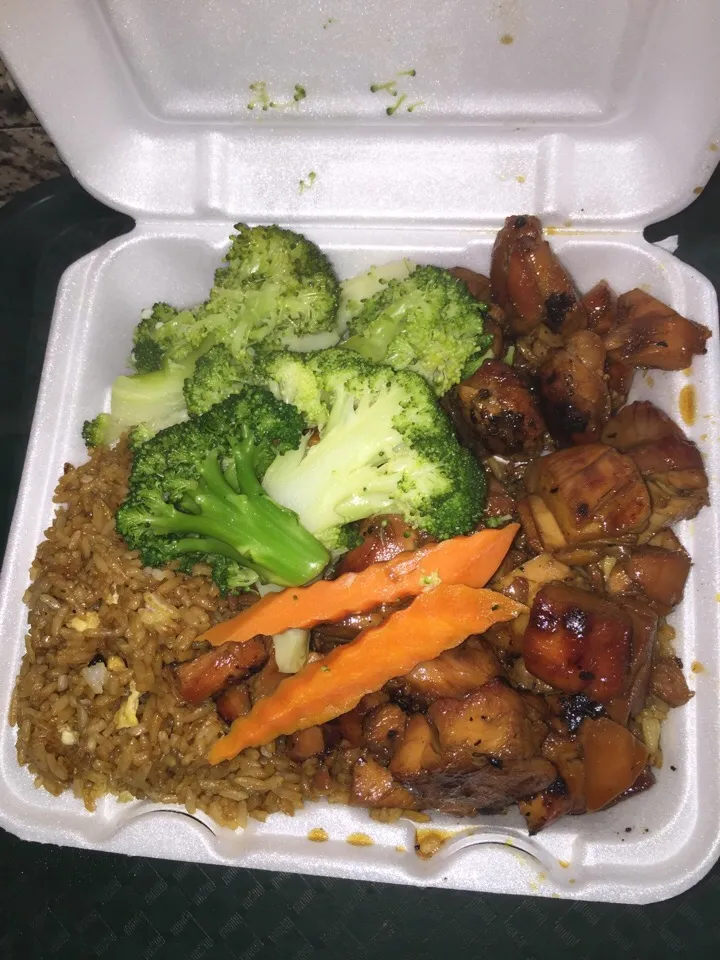 bourbon chicken & broccoli mix|Richard Thompsonさん