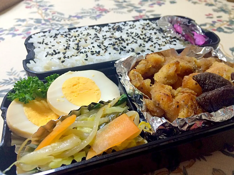 旦那様のお弁当
〈鳥唐揚げ・野菜炒め・煮卵〉|mayumiさん