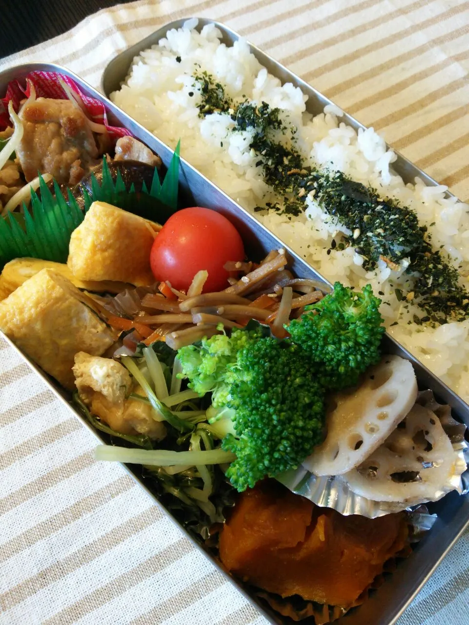 Snapdishの料理写真:12月9日(水)お弁当 #肉野菜炒め #煮物|Miho Matsuoさん