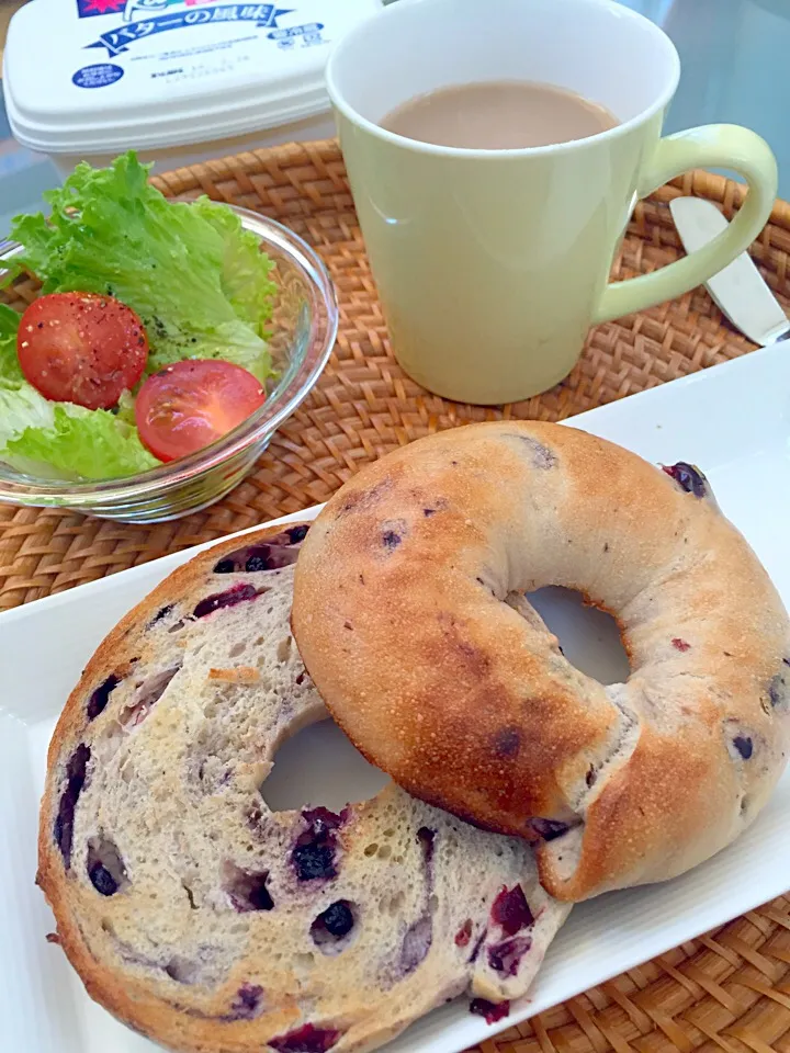 昨日ムショーに食べたくなったベーグル😋と妊婦用ミルクティーで朝ごはん🎶|Tomomi Booさん