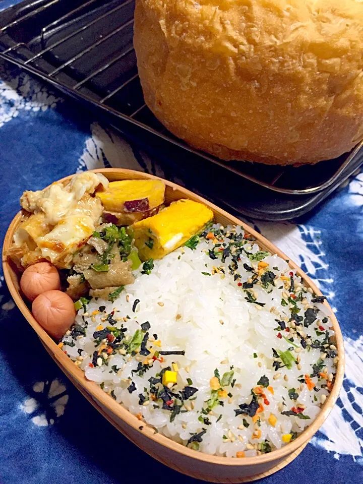 今日の自分お弁当(´◡`๑) &朝焼きゴマパンで朝ごパン♡|さくたえさん