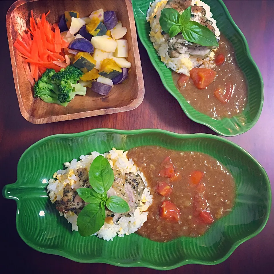 Snapdishの料理写真:Basil chicken／Tomato curry／Salad of steamed vegetables.|nori.co.jpさん