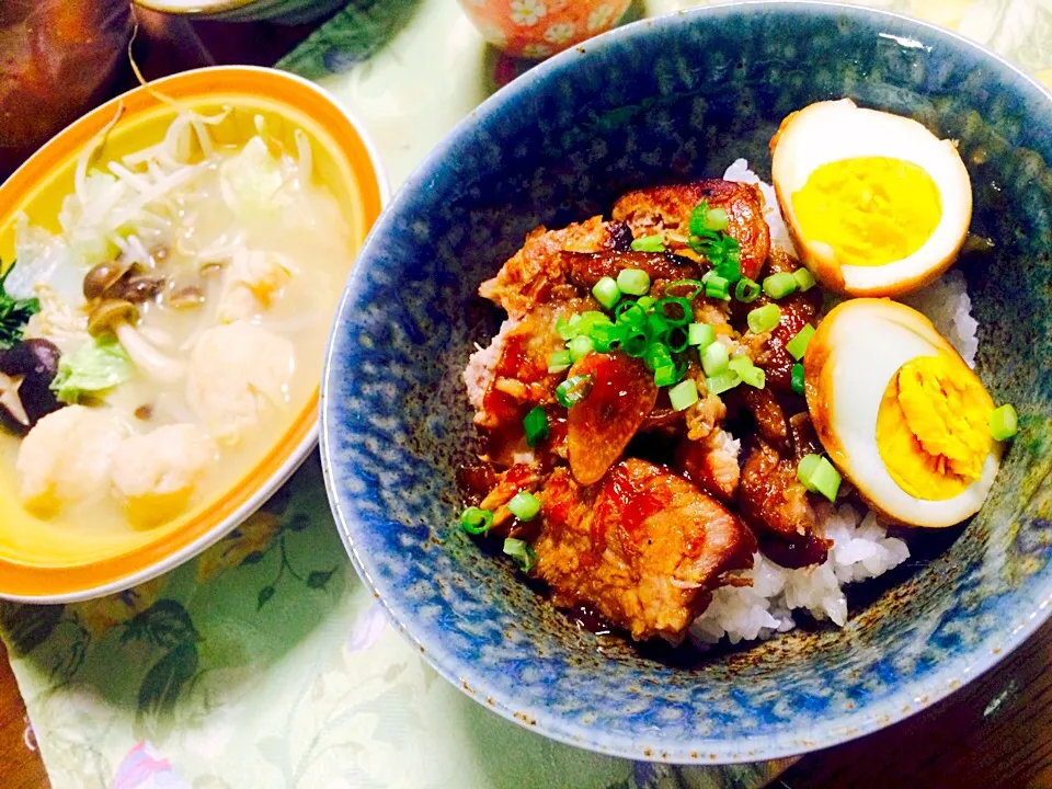 チャーシュー丼とつみれ鍋スープ ( ᷇࿀ ᷆ )|まつばさん