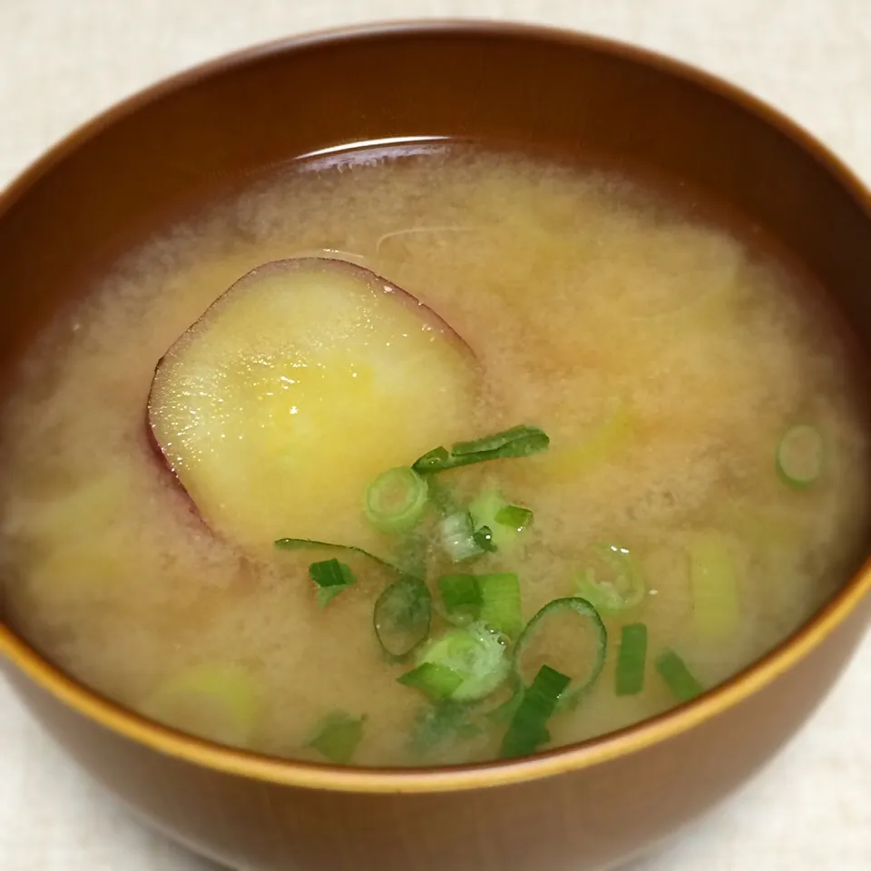 まいりさんの料理 さつまいも🍠と春キャベツの味噌汁|hamamaさん