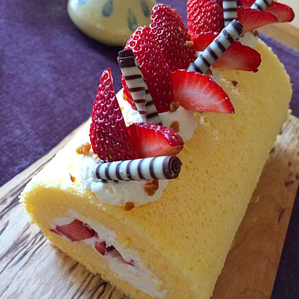 Strawberry Roll cake 🍓|coterieさん