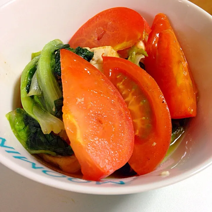 豆腐、トマト、サラダ菜の炒めもの|りりこさん