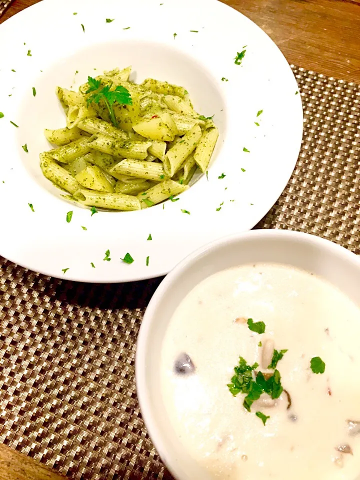 ポテト入りジェノベーゼのペンネ🌿キノコの豆乳クリームスープ🍄💛|まみりんごさん