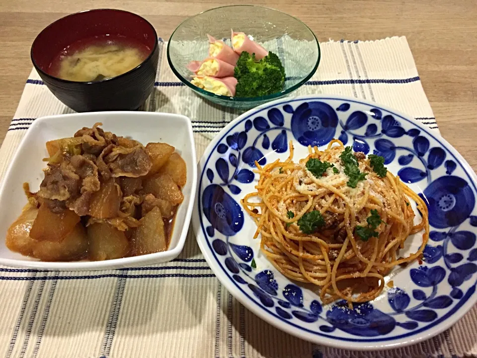 牛肉と大根のうま煮・ナポリタン・ハム卵サラダ・大根とほうれん草の味噌汁〜12/8日晩御飯|まーままさん