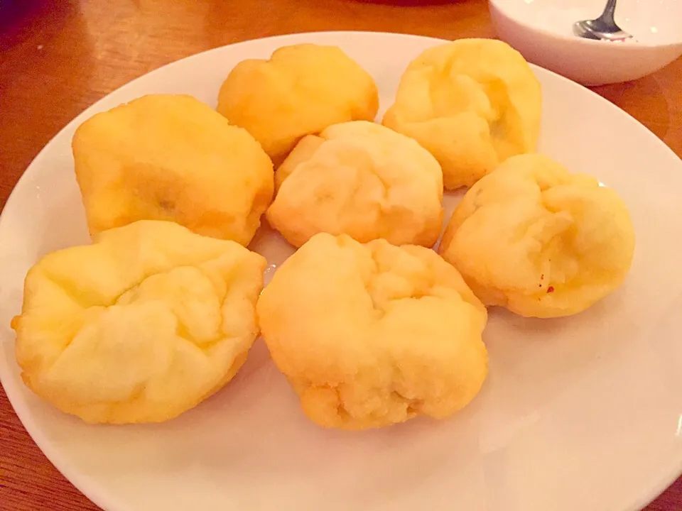 Deep fried soufflé balls in red bean purée|Sky Blueさん