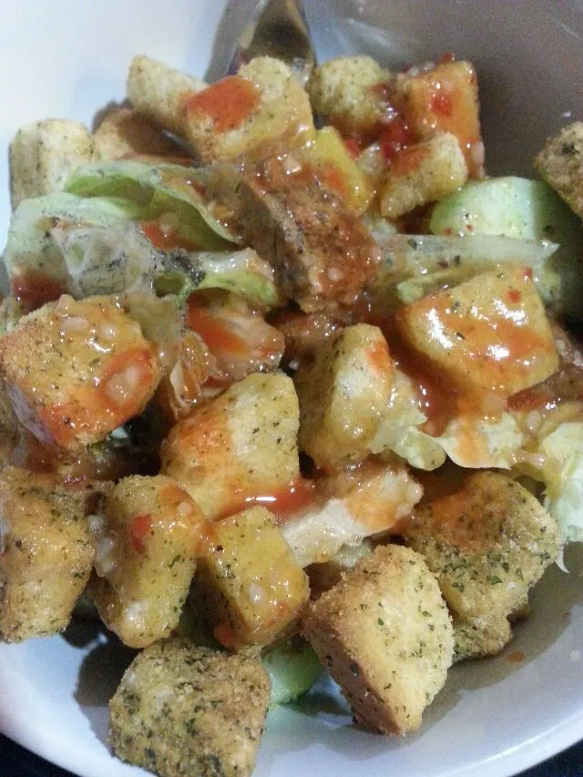 Snapdishの料理写真:my son's spicy salad with gardien chix tenders, cucs, onion, ice berg lettuce, yellow bell pepper and tons of croutons.|Polly Gelfusoさん