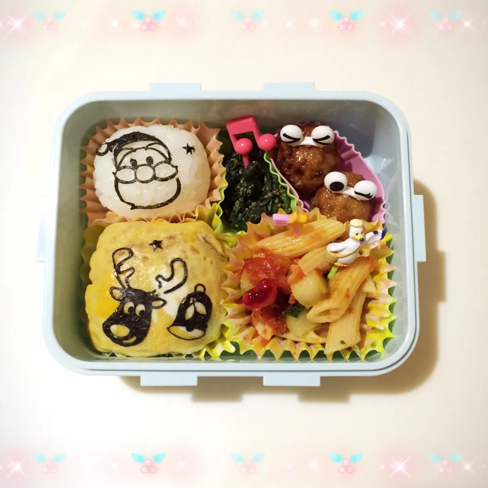 クリスマス🎄サンタさんとトナカイさんにぎり弁当❤︎（チャーハンオムライス）|Makinsさん