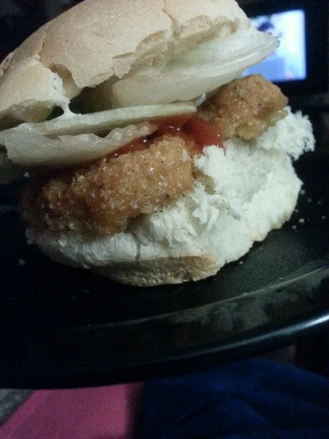 gardein chix tender slider with ketchup, mayo, and lettuce.|Polly Gelfusoさん