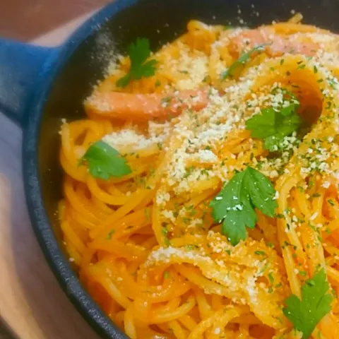 「トマトケチャップ」を使ってみたSnapdishの料理・レシピ写真:お昼はスキレットで★😋😋😋                             【🍝熱々焼きナポリタ～ン🍝】