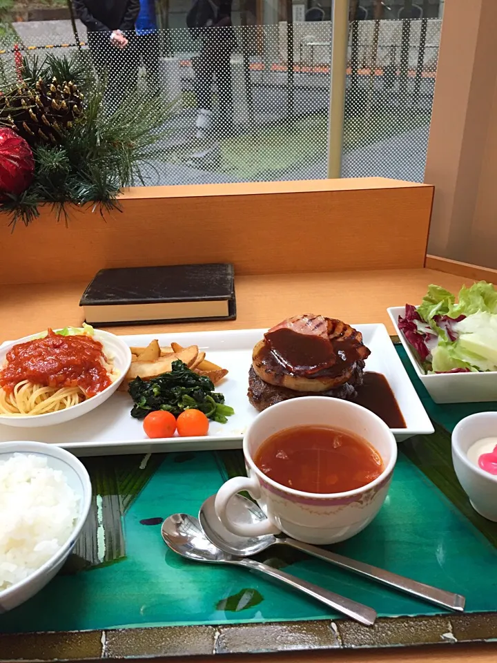 ビーフハンバーグステーキ　グリルベーコンとパスタ|山内博之さん