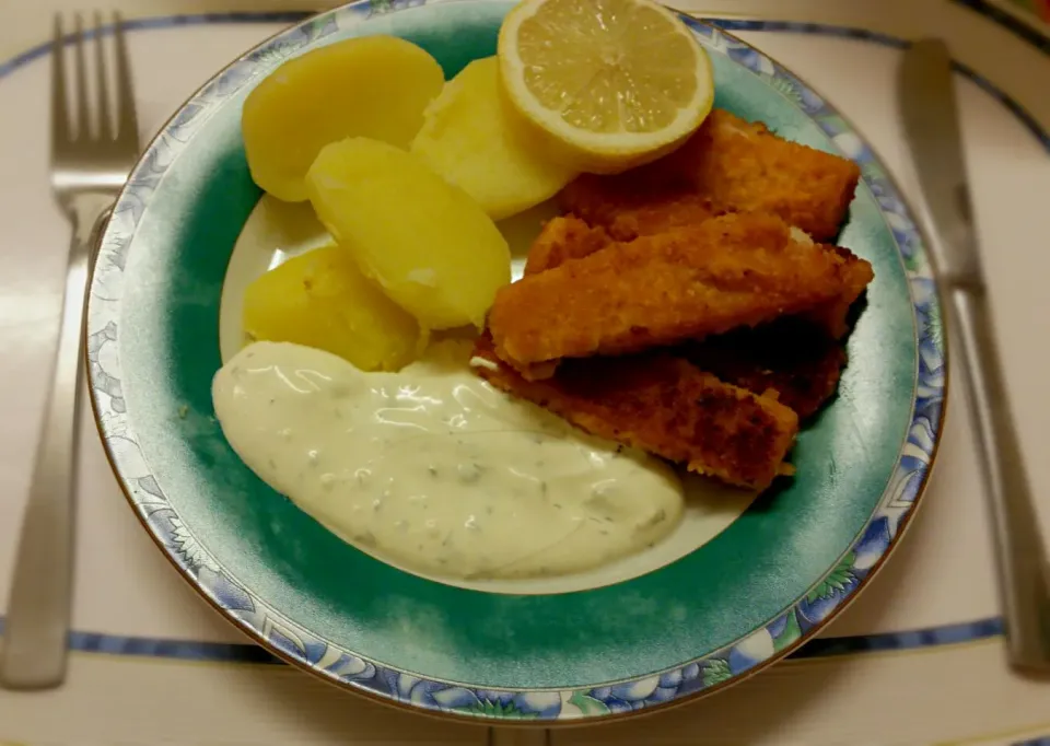 Salt potatoes, Fish sticks, lemon herb dip|Najeskaさん