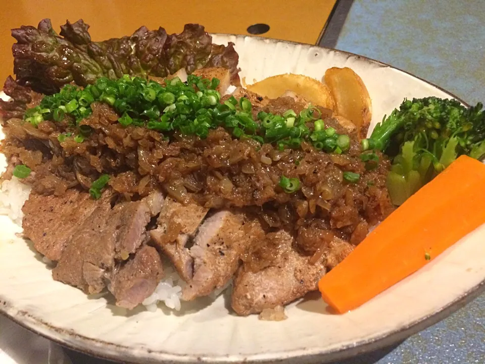 Snapdishの料理写真:#2015 あまくさ丼丼フェア #26 えびすポークシャリアピンステーキ丼|神力屋 火酒さん