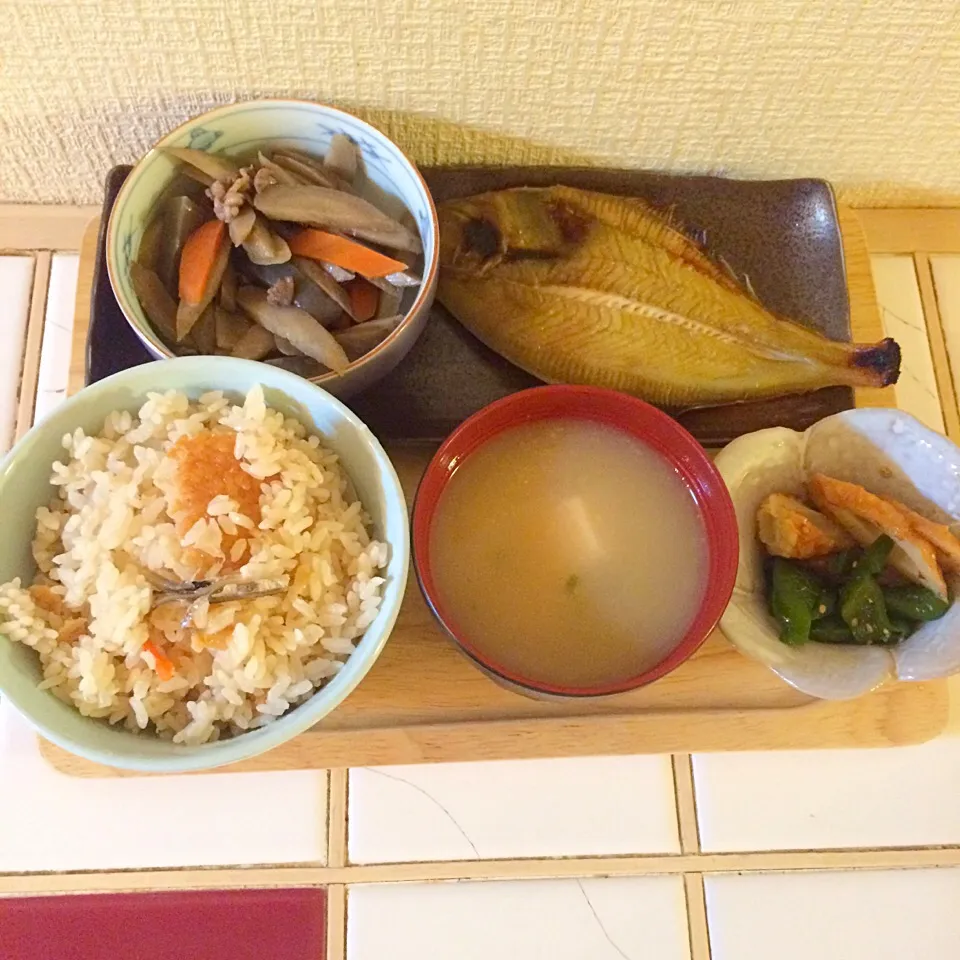 大根飯☆お味噌汁☆ちくわとピーマンの甘辛煮☆かれいの塩焼き☆牛肉とごぼうの煮物(p*'∀`*q)|とまこ(*^o^*)さん