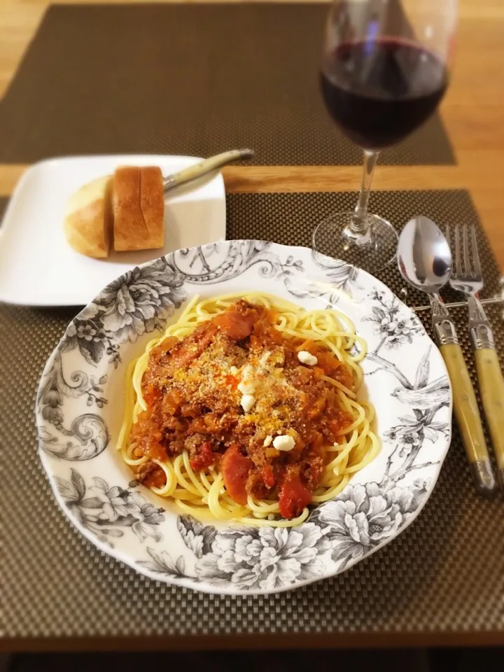 🇮🇹🍝🇫🇷🍷スパゲティボロネーゼ&Maison Landemaine Tokyoのバゲット&ワイン（🍷ワインは家にあったもの😆）スパゲティ ボロネーゼはParisの味😌✨|ピロさん