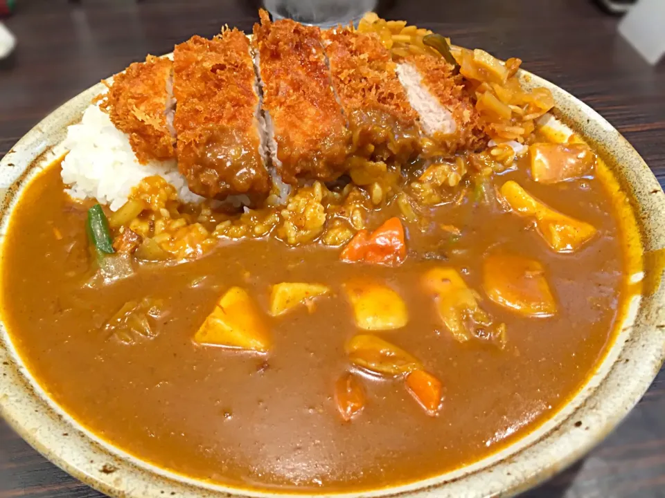 手仕込みとん勝つカレー３辛 野菜トッピング|流線形さん