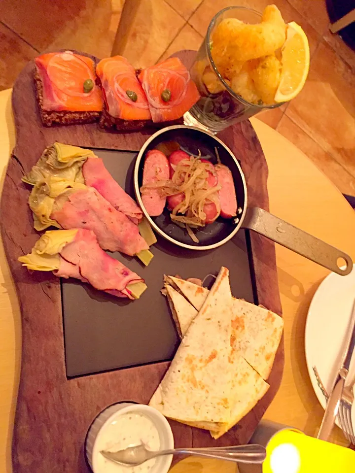 Berliner warm appetizer platter|Sky Blueさん