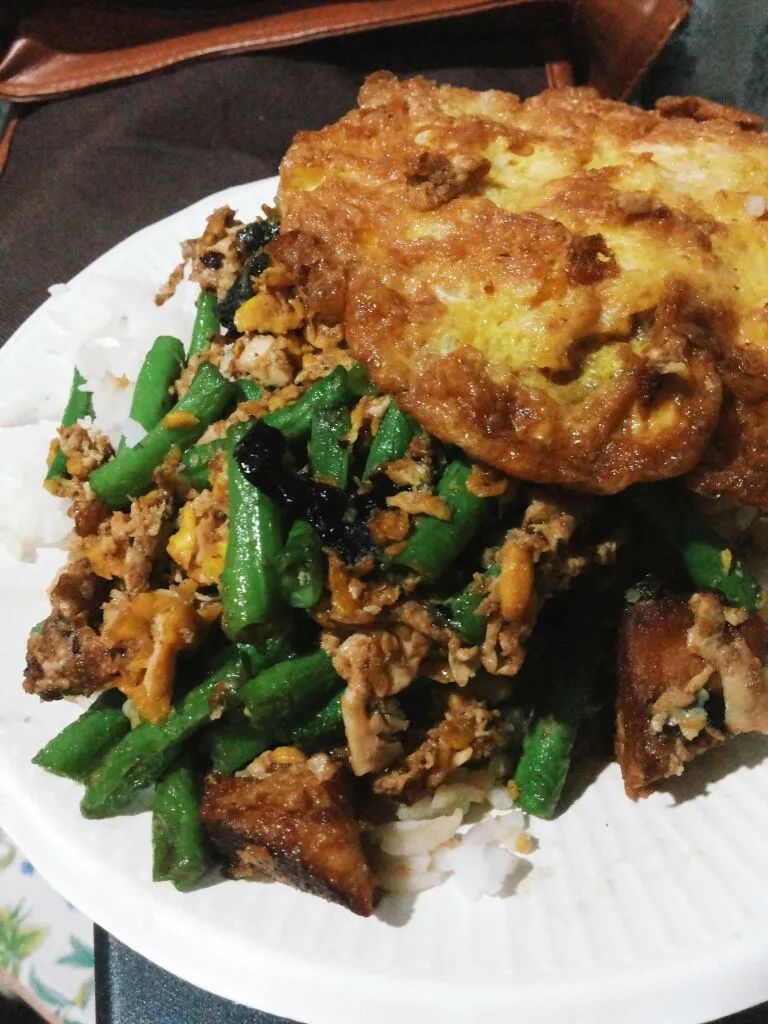 ข้าวถั่วฝักยาวผัดไข่ +ไข่เจียว|cherrypastellさん