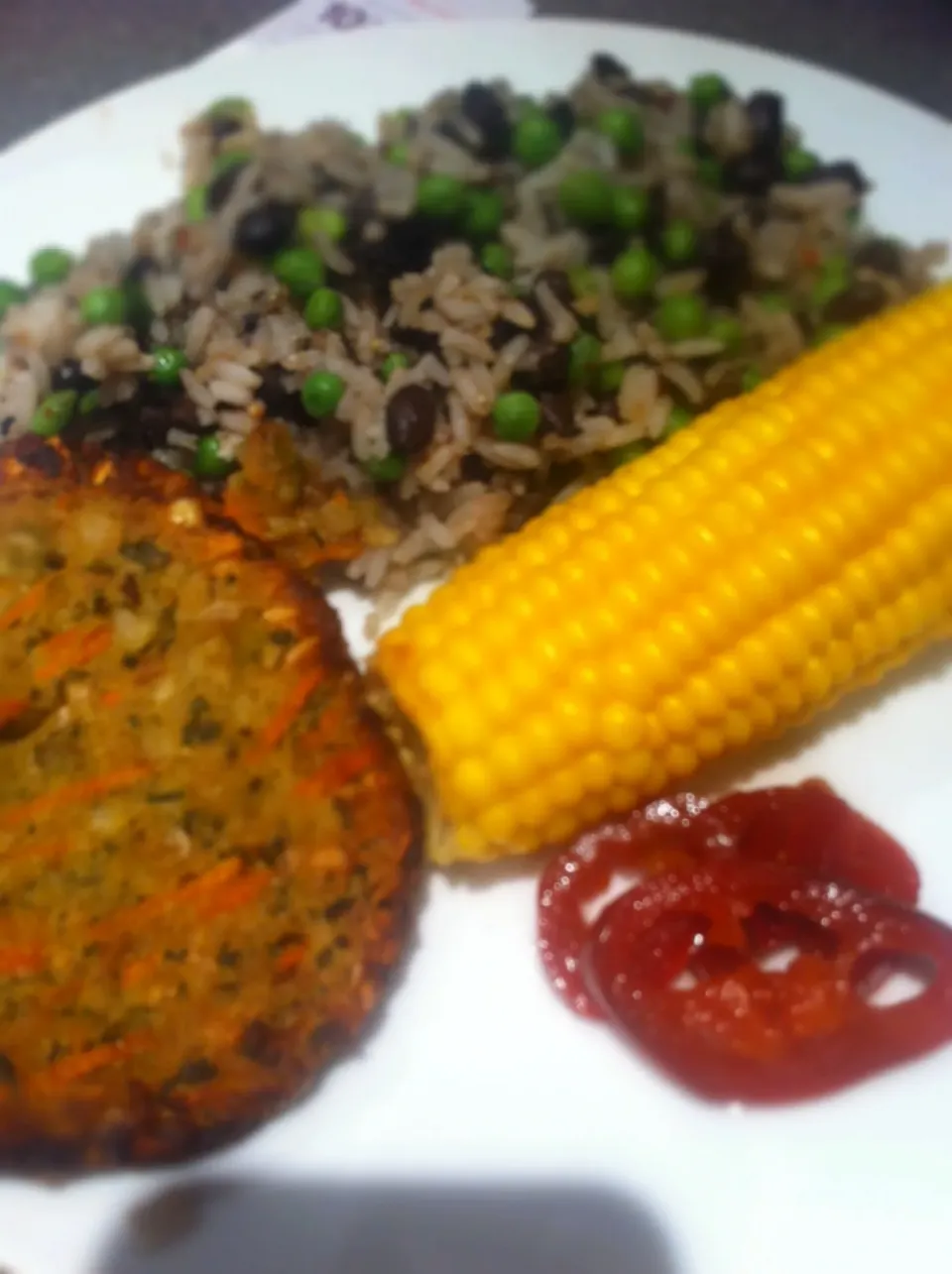 Rice with beans and peas, corn on the cob, nut cutlets and some sweet red jalapeño peppers!|🍓Jolejo🍓さん