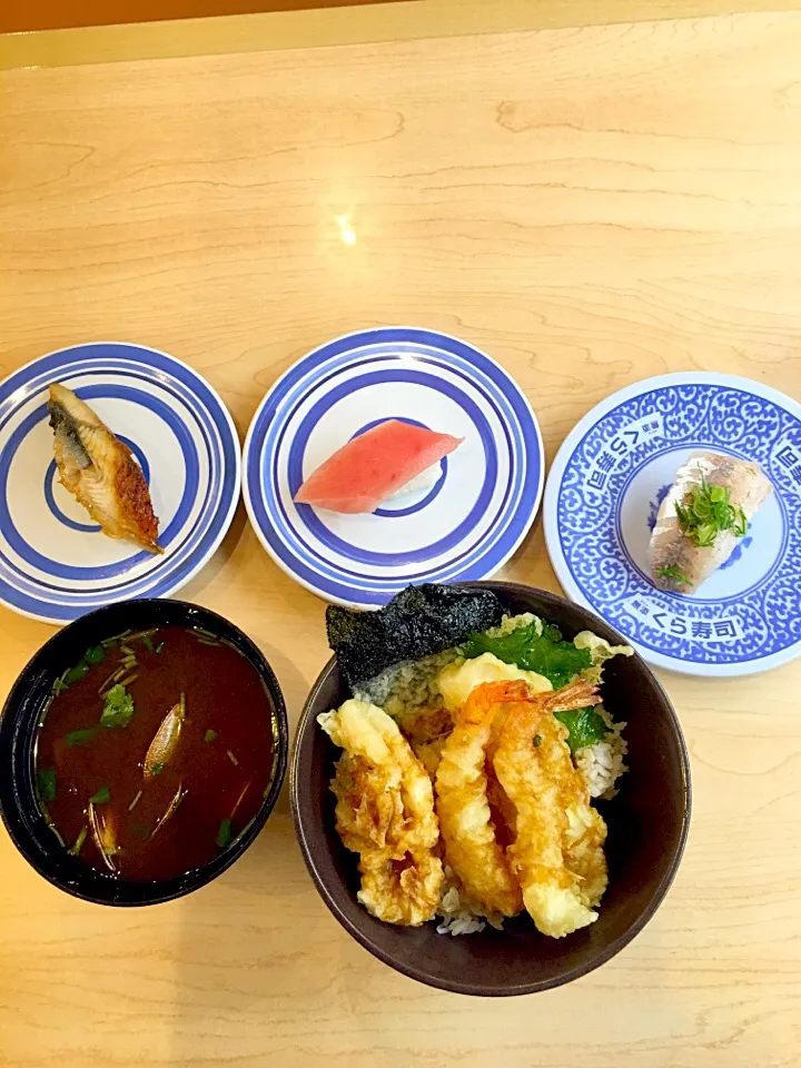 今日はくら寿司でランチ
天丼／赤だし
握り一貫: 中トロ・うなぎ・あじ
でした|takamuraさん