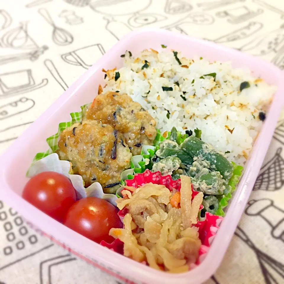 じぶん弁当☺︎今週も頑張った〜花金は冷食まつり。|溜池さん