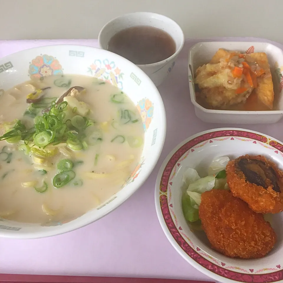 Snapdishの料理写真:豆乳チャンポン麺、椎茸海老詰めフライ、枝豆と豆腐のふんわり天|maixx ใหม่さん