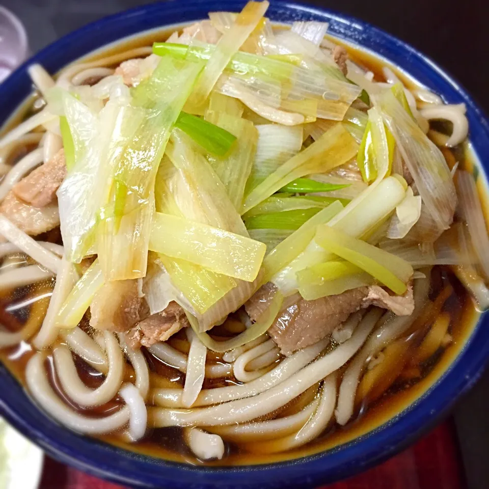 冷たい肉そば うどんくらい麺が太い〜！|ももさん