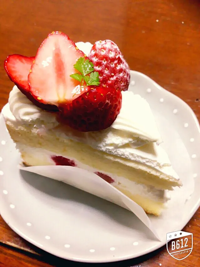 イチゴたっぷりショートケーキ🍰|ちさとさん