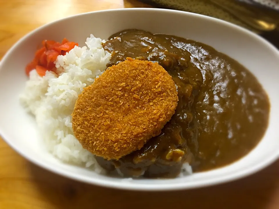 カレー、コロッケトッピング|Yas Nakさん