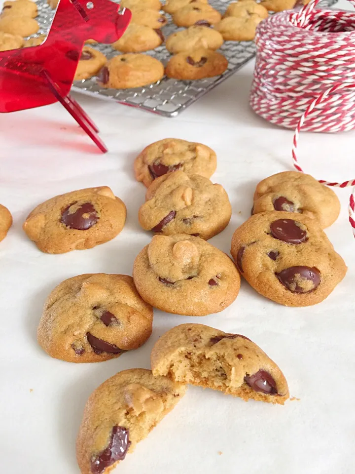 Chocolate and Reese's peanut butter chips cookies|12Dragonさん