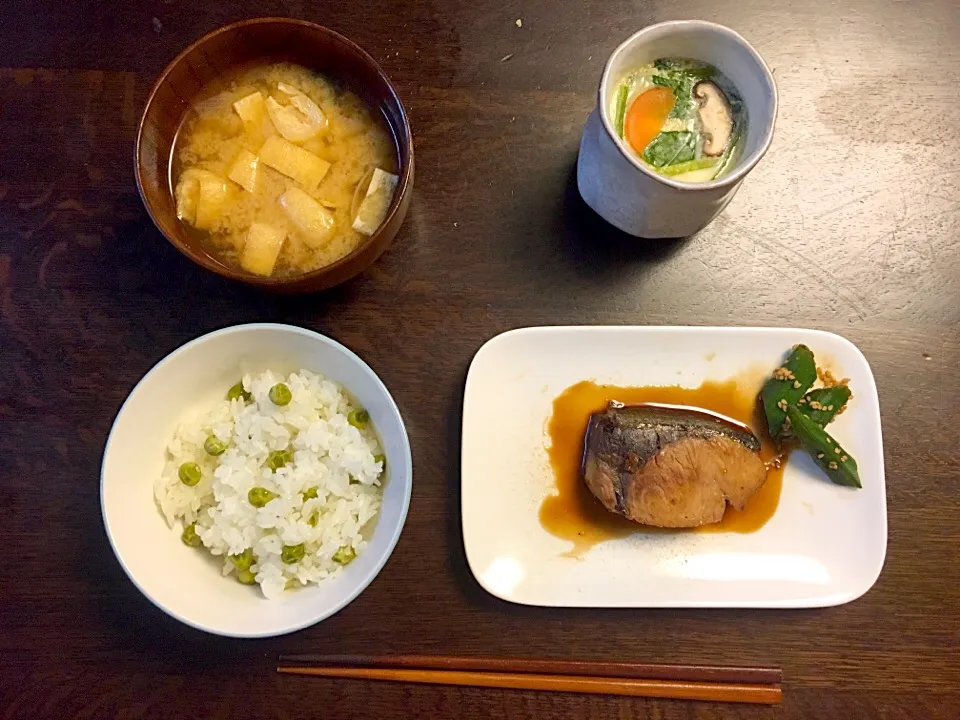 ブリの照り焼き
茶碗蒸し
グリンピースご飯|Yuiさん